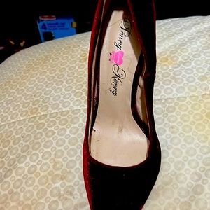 Ladies velvet pump deep red